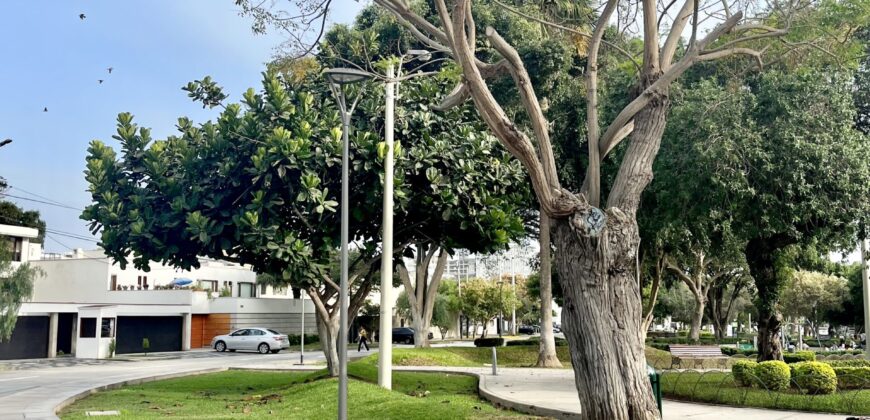 Moderno departamento en venta frente a exclusivo parque en San Isidro