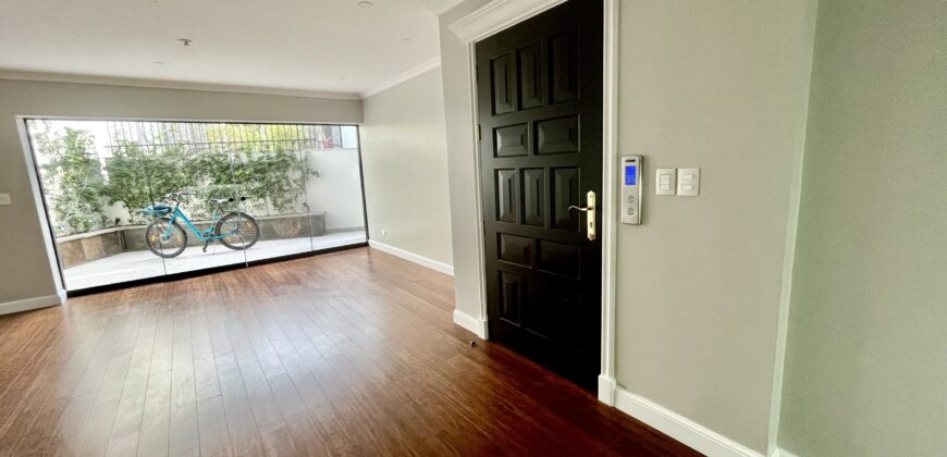Moderno departamento estreno en 1er piso con terraza frente a parque
