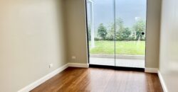 Moderno departamento estreno en 1er piso con terraza frente a parque