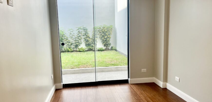 Moderno departamento estreno en 1er piso con terraza frente a parque