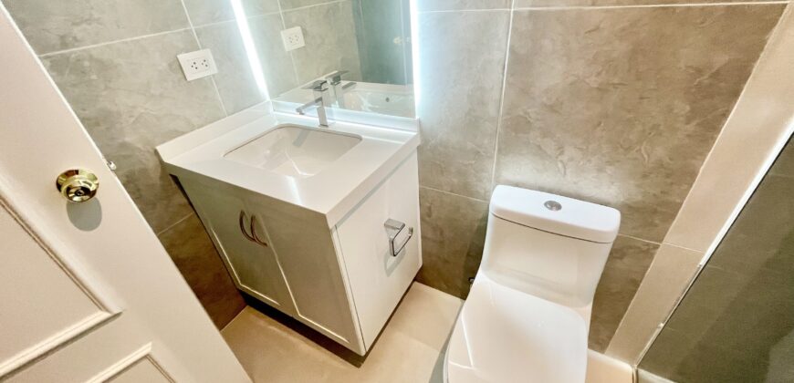 Moderno departamento estreno en 1er piso con terraza frente a parque