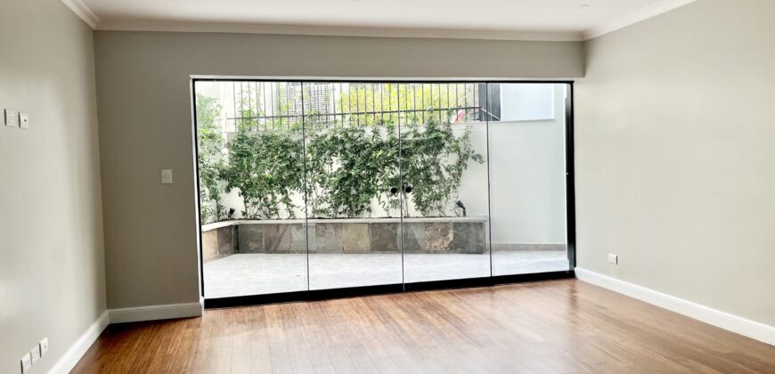 Moderno departamento estreno en 1er piso con terraza frente a parque