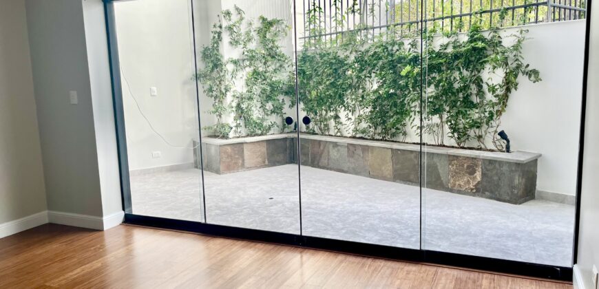 Moderno departamento estreno en 1er piso con terraza frente a parque