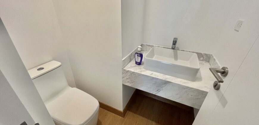 Venta moderno departamento en 1er piso con terraza de estreno en Mirasidro