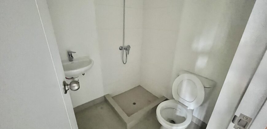 Venta moderno departamento en 1er piso con terraza de estreno en Mirasidro