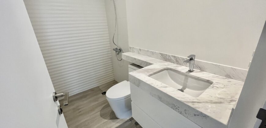 Venta moderno departamento en 1er piso con terraza de estreno en Mirasidro