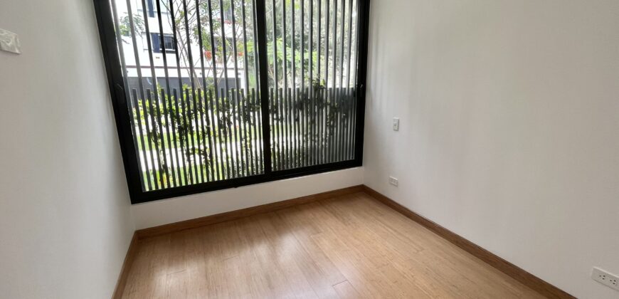 Venta moderno departamento en 1er piso con terraza de estreno en Mirasidro
