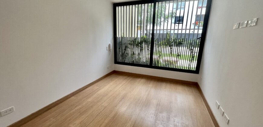 Venta moderno departamento en 1er piso con terraza de estreno en Mirasidro