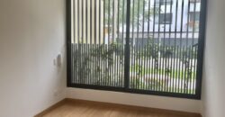 Venta moderno departamento en 1er piso con terraza de estreno en Mirasidro