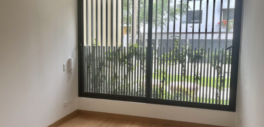 Venta moderno departamento en 1er piso con terraza de estreno en Mirasidro