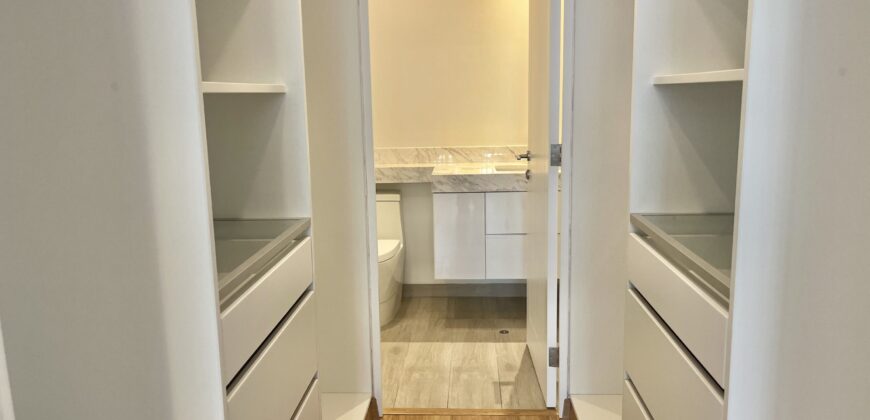 Venta moderno departamento en 1er piso con terraza de estreno en Mirasidro