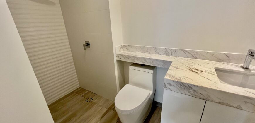 Venta moderno departamento en 1er piso con terraza de estreno en Mirasidro