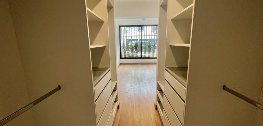 Venta moderno departamento en 1er piso con terraza de estreno en Mirasidro