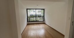 Venta moderno departamento en 1er piso con terraza de estreno en Mirasidro