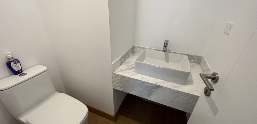 Venta moderno departamento en 1er piso con terraza de estreno en Mirasidro
