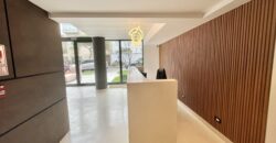 Venta moderno departamento en 1er piso con terraza de estreno en Mirasidro