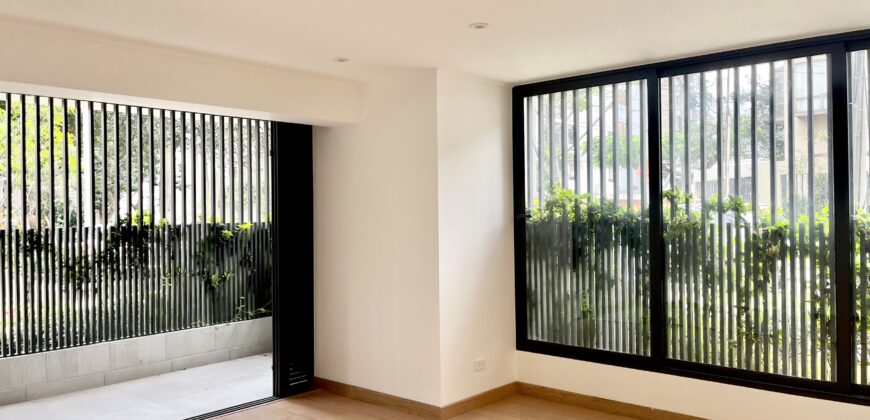 Venta moderno departamento en 1er piso con terraza de estreno en Mirasidro