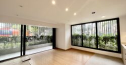 Venta moderno departamento en 1er piso con terraza de estreno en Mirasidro