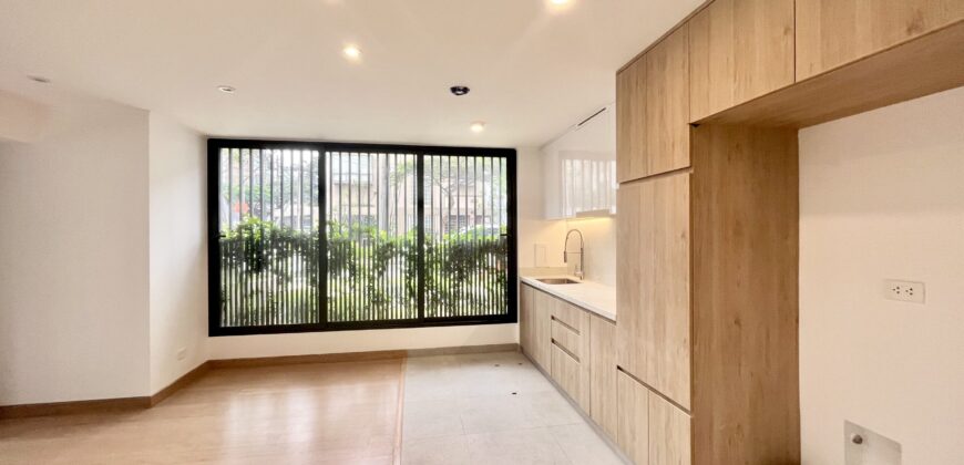 Venta moderno departamento en 1er piso con terraza de estreno en Mirasidro