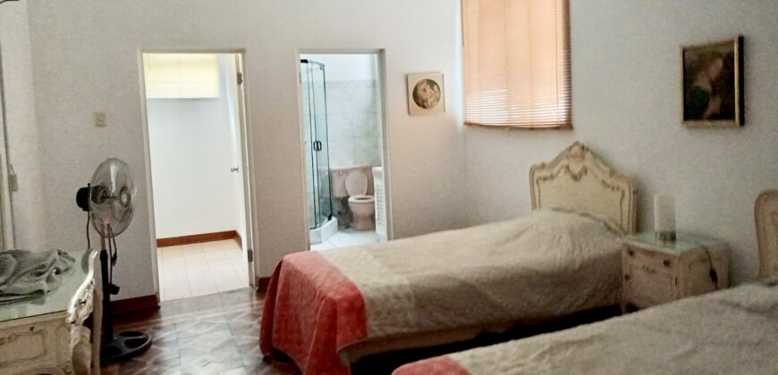 Venta/Alquiler bonita casa en Piura frente a parque! Super ubicacion!