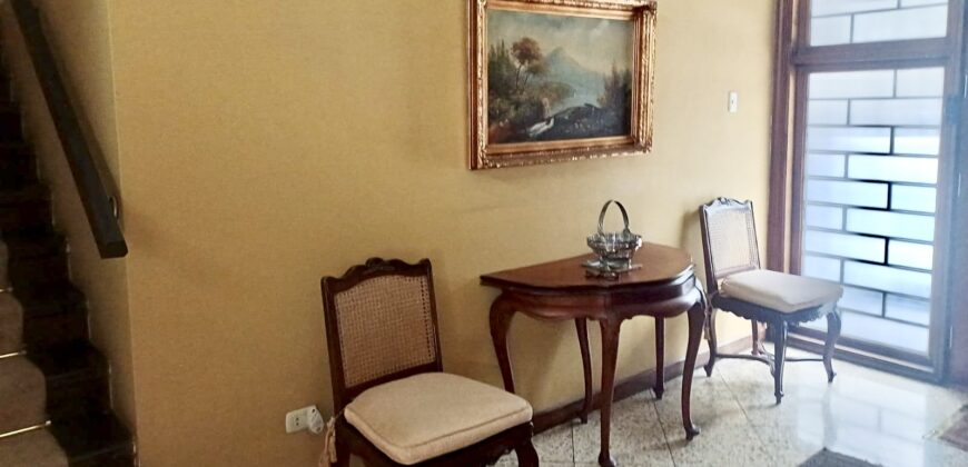 Venta/Alquiler bonita casa en Piura frente a parque! Super ubicacion!
