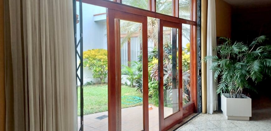 Venta/Alquiler bonita casa en Piura frente a parque! Super ubicacion!
