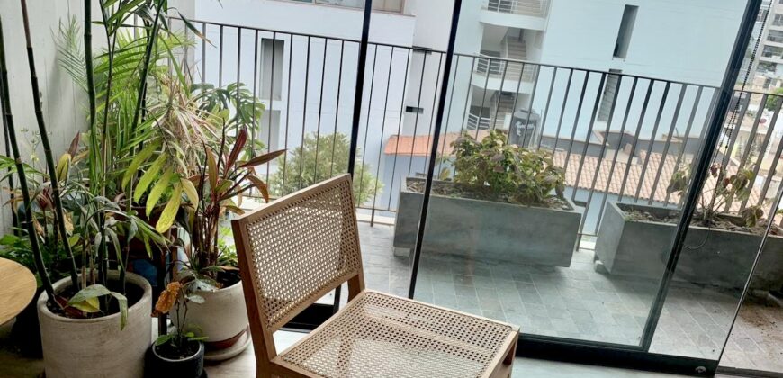 Se alquila moderno departamento amoblado con balcon en Barranco cerca a parque y malecon