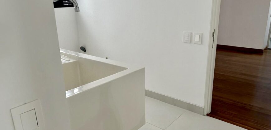 Venta de Moderno Departamento de Estreno con Terraza en San Isidro