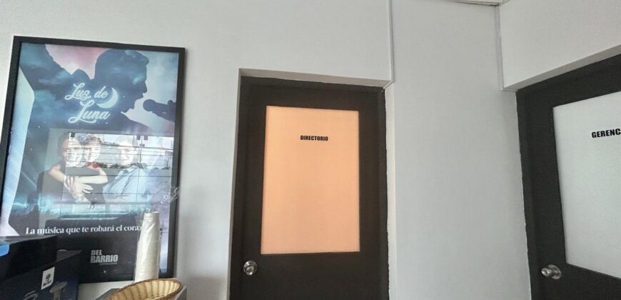 Se alquila excelente Local Comercial en Miraflores super ubicación! con estacionamientos