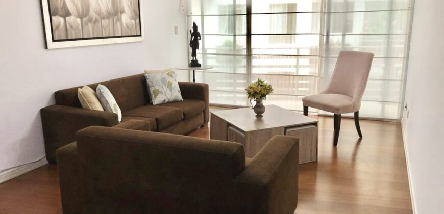 Se vende acogedor departamento con balcon y vista a lindo jardin interno en Miraflores