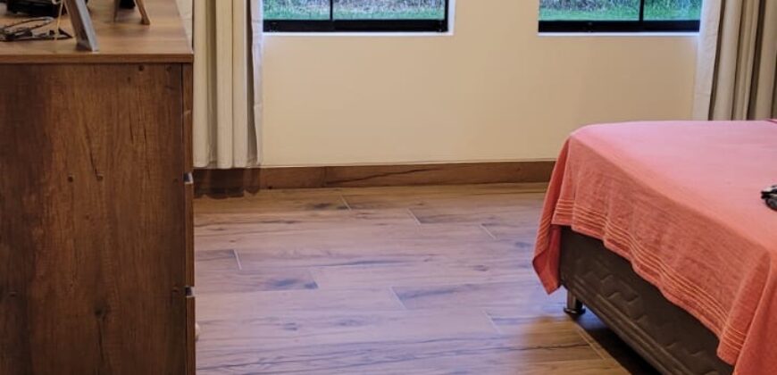 Venta de moderna casa estilo unico con lindos jardines en Los Ejidos en Piura