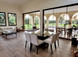 Venta de moderna casa estilo unico con lindos jardines en Los Ejidos en Piura