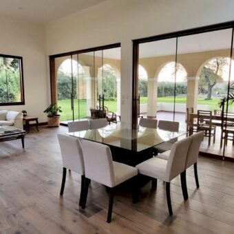 Venta de moderna casa estilo unico con lindos jardines en Los Ejidos en Piura