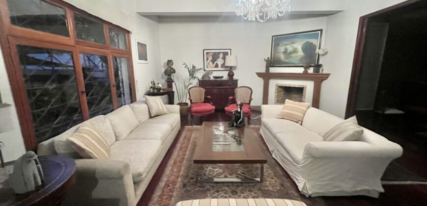Se Vende Linda Casa en San Isidro con Terraza y Amplio Jardin en Choquehuanca