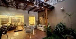 Se Vende Linda Casa en San Isidro con Terraza y Amplio Jardin en Choquehuanca