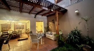 Se Vende Linda Casa en San Isidro con Terraza y Amplio Jardin en Choquehuanca