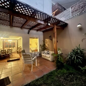 Se Vende Linda Casa en San Isidro con Terraza y Amplio Jardin en Choquehuanca