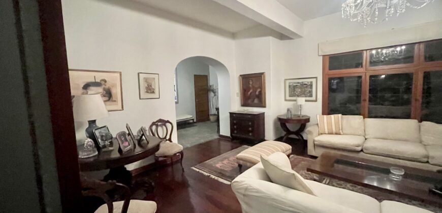 Se Vende Linda Casa en San Isidro con Terraza y Amplio Jardin en Choquehuanca