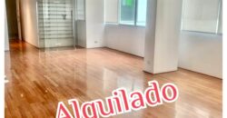 Se alquila moderno departamento remodelado con linda vista al Golf