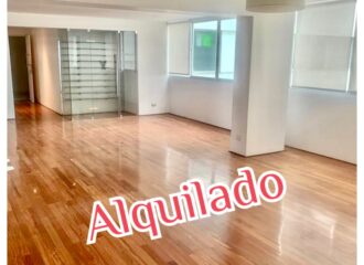 Se alquila moderno departamento remodelado con linda vista al Golf