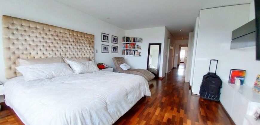 Se vende precioso departamento totalmente remodelado con areas comunes frente al Golf San Isidro