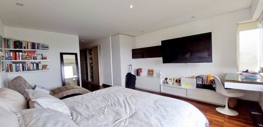 Se vende precioso departamento totalmente remodelado con areas comunes frente al Golf San Isidro