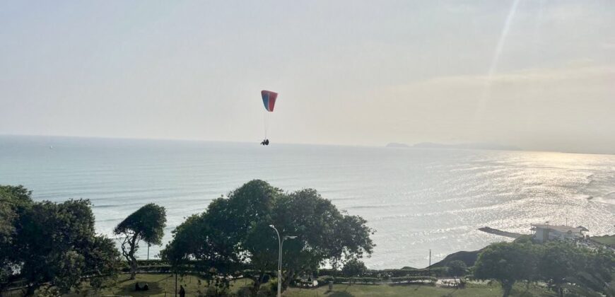 Se vende lindo dpto con espectacular vista al mar en Malecon de la Reserva