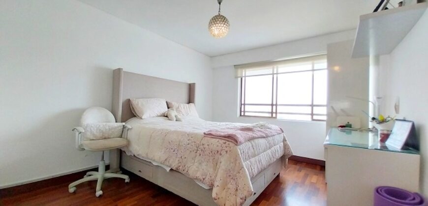 Se vende precioso departamento totalmente remodelado con areas comunes frente al Golf San Isidro