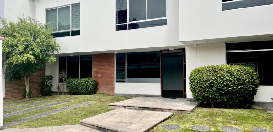 Se vende/alquila casa ideal para oficinas o proyecto inmobiliario en Corpac San Isidro