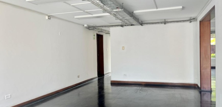 Se vende/alquila casa ideal para oficinas o proyecto inmobiliario en Corpac San Isidro