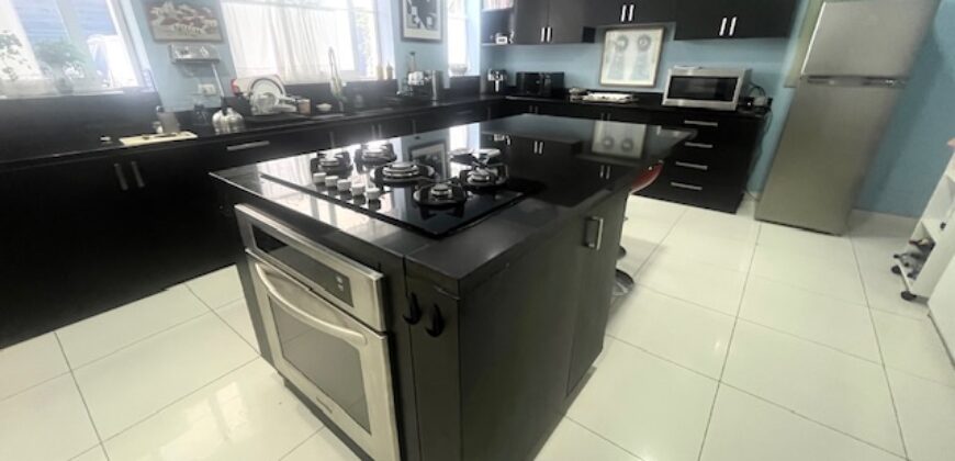 Se vende espectacular casa estilo unico en San Isidro con linda terraza