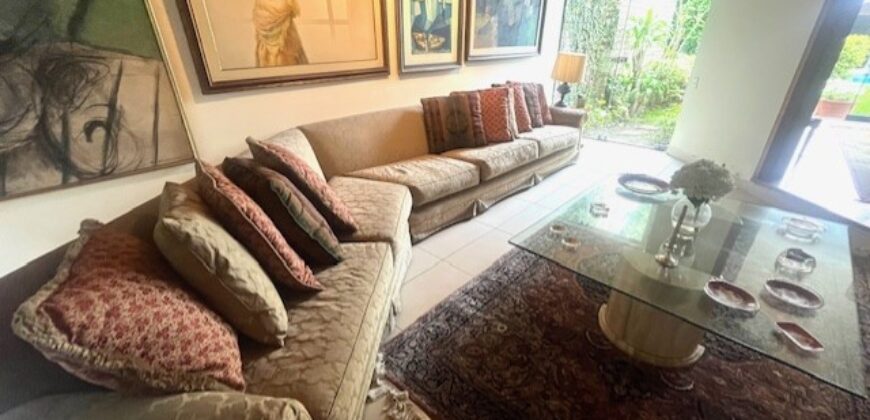 Se vende linda casa en San isidro con terraza jardin pisicna y area de bbq