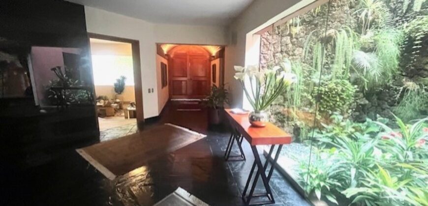 Se vende linda casa en San isidro con terraza jardin pisicna y area de bbq