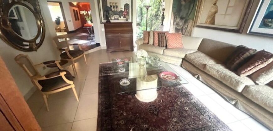 Se vende linda casa en San isidro con terraza jardin pisicna y area de bbq